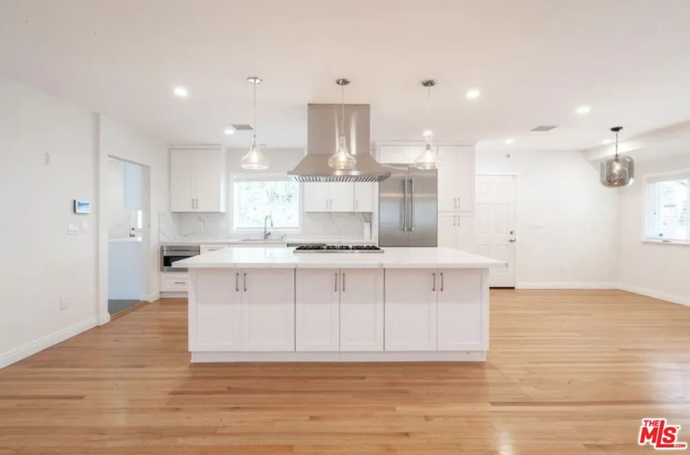 2201 Coldwater Canyon Drive Beverly Hills, CA 90210