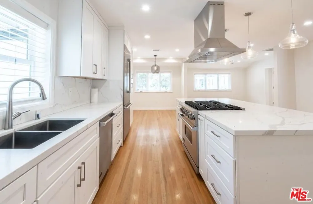 2201 Coldwater Canyon Drive Beverly Hills, CA 90210