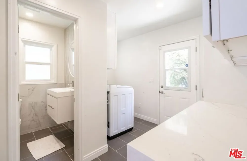 2201 Coldwater Canyon Drive Beverly Hills, CA 90210