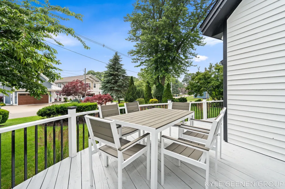 1729 Waukazoo Drive Holland, MI 49424