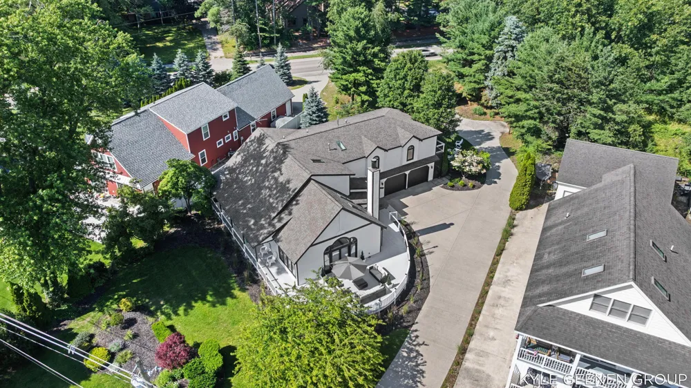 1729 Waukazoo Drive Holland, MI 49424