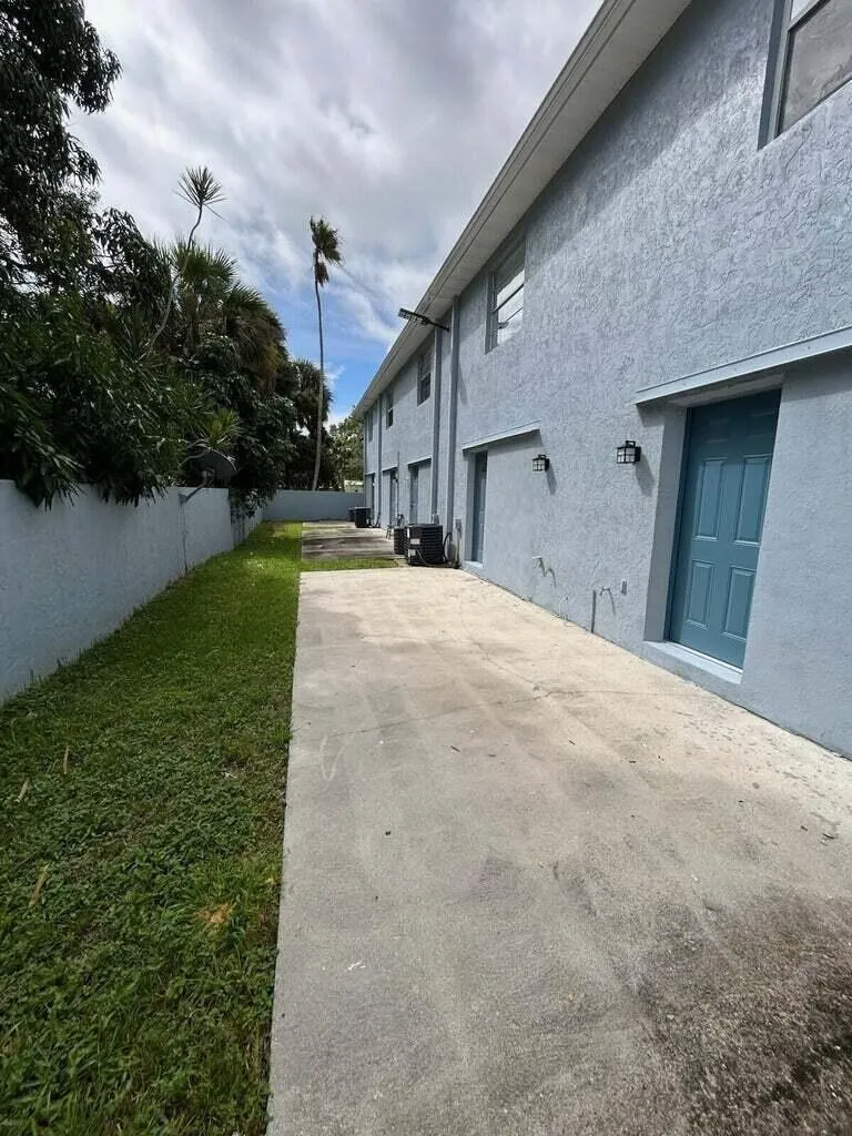 622 S 11th Street #11 Fort Pierce, FL 34950