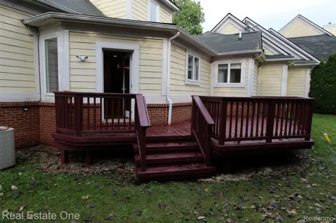 1090 Oakwood Drive
