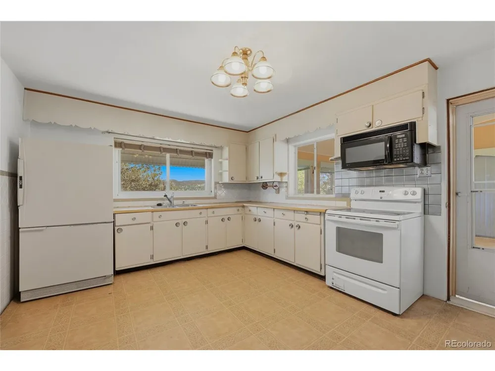 1109 E First Street Trinidad, CO 81082