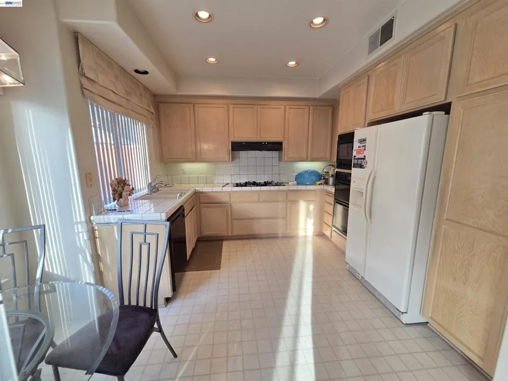 30330 Meridien Cir Union City, CA 94587