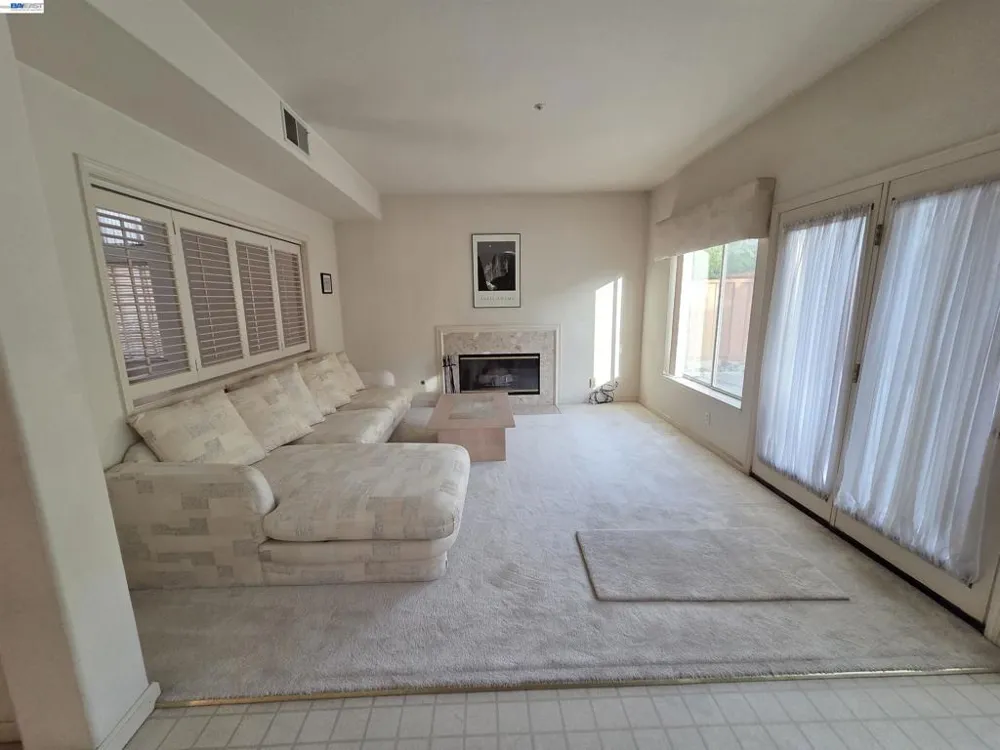 30330 Meridien Cir Union City, CA 94587