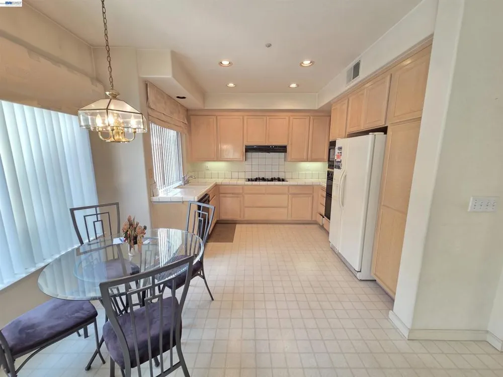 30330 Meridien Cir Union City, CA 94587