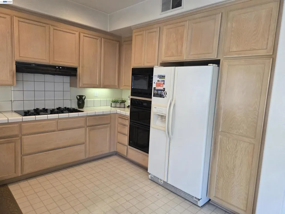 30330 Meridien Cir Union City, CA 94587