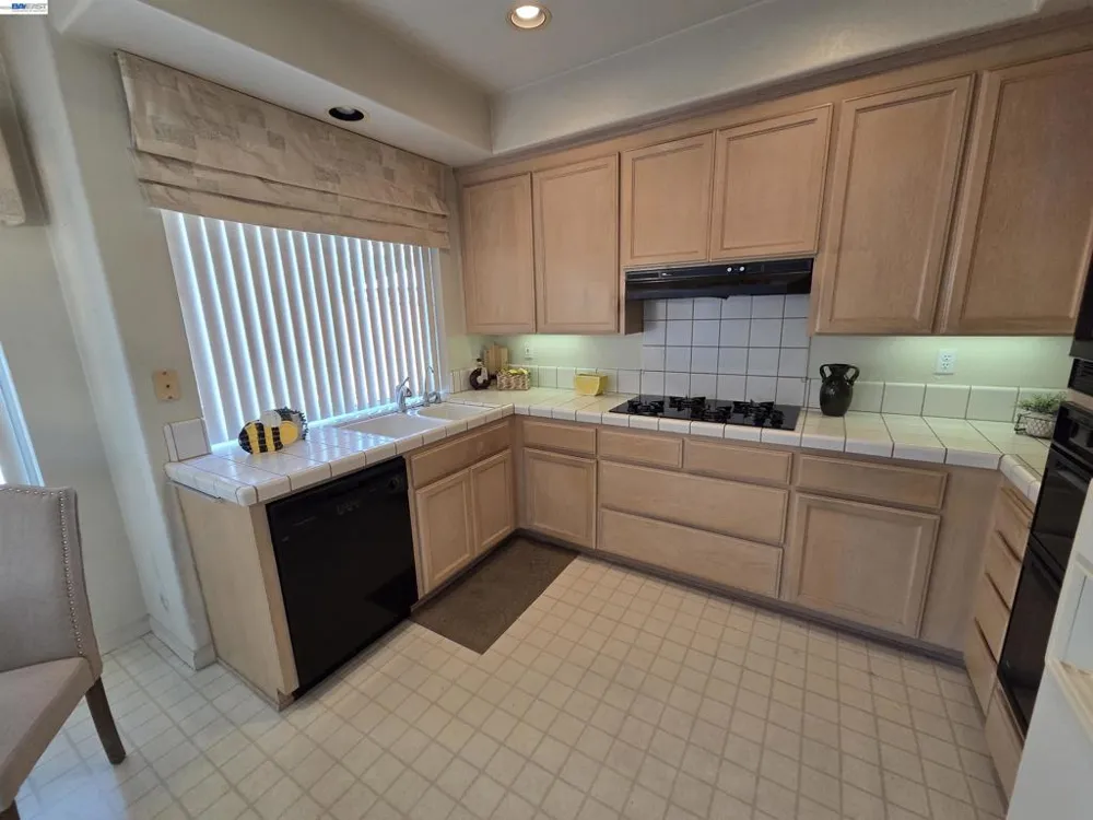 30330 Meridien Cir Union City, CA 94587