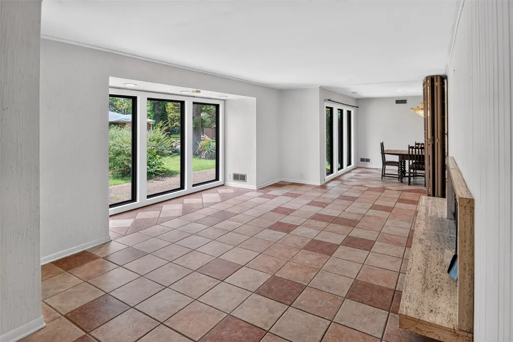 1911 Harrison Avenue Paris, TX 75460