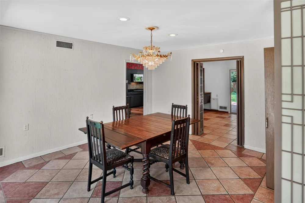 1911 Harrison Avenue Paris, TX 75460