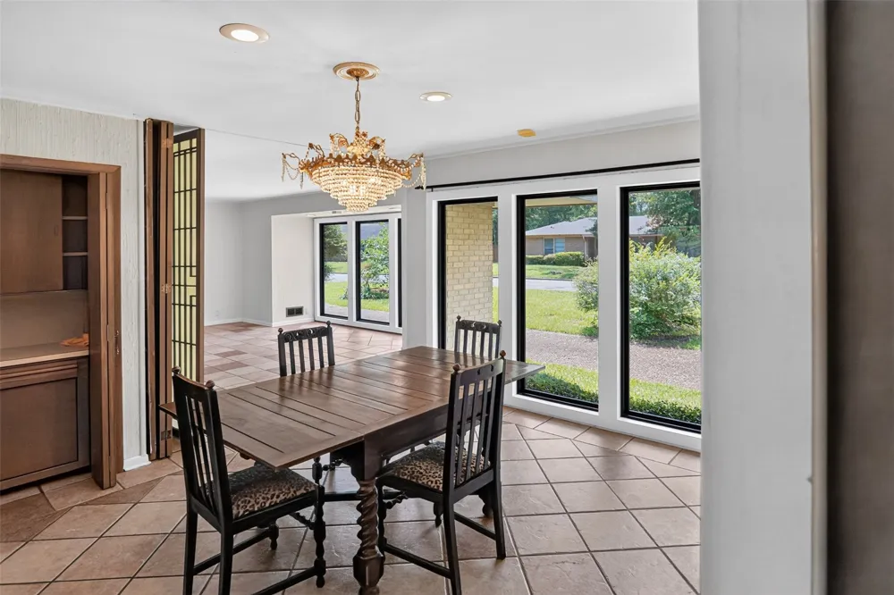 1911 Harrison Avenue Paris, TX 75460