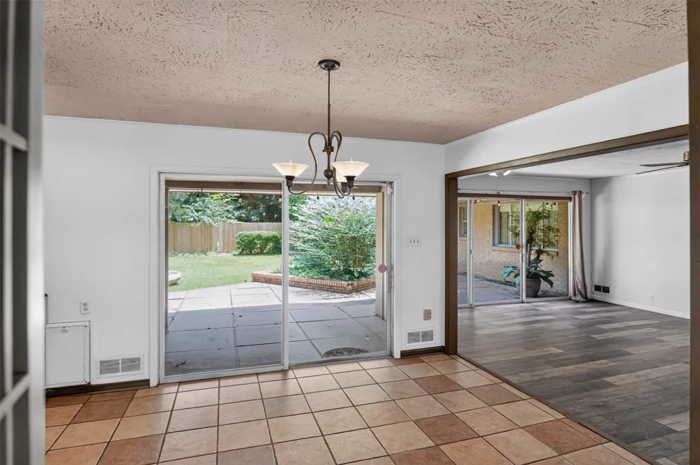 1911 Harrison Avenue Paris, TX 75460