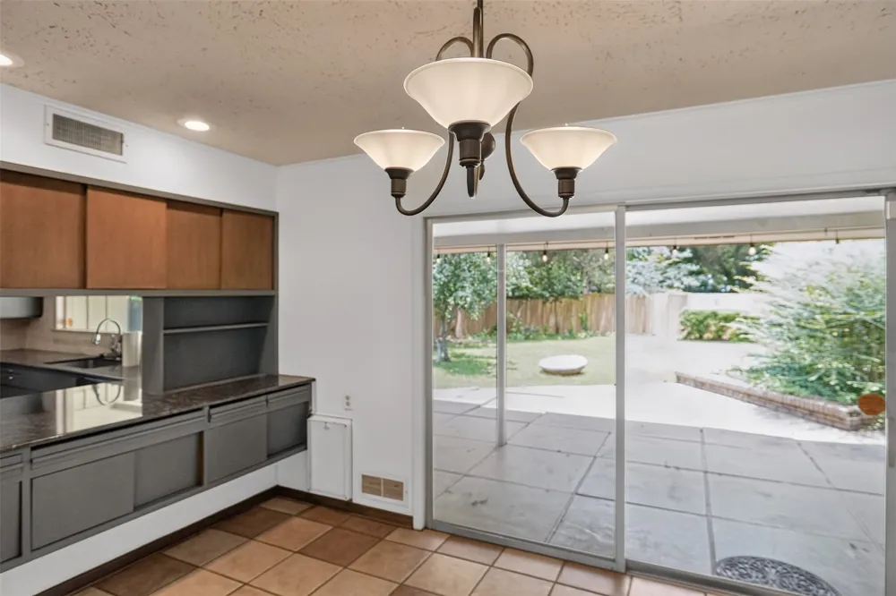 1911 Harrison Avenue Paris, TX 75460