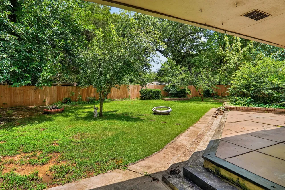 1911 Harrison Avenue Paris, TX 75460