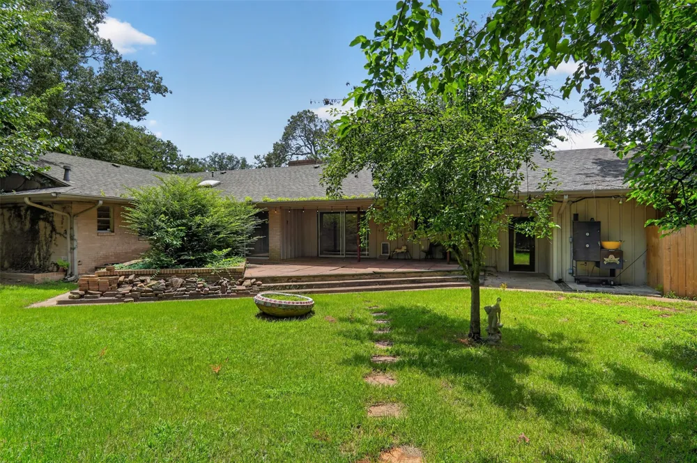 1911 Harrison Avenue Paris, TX 75460