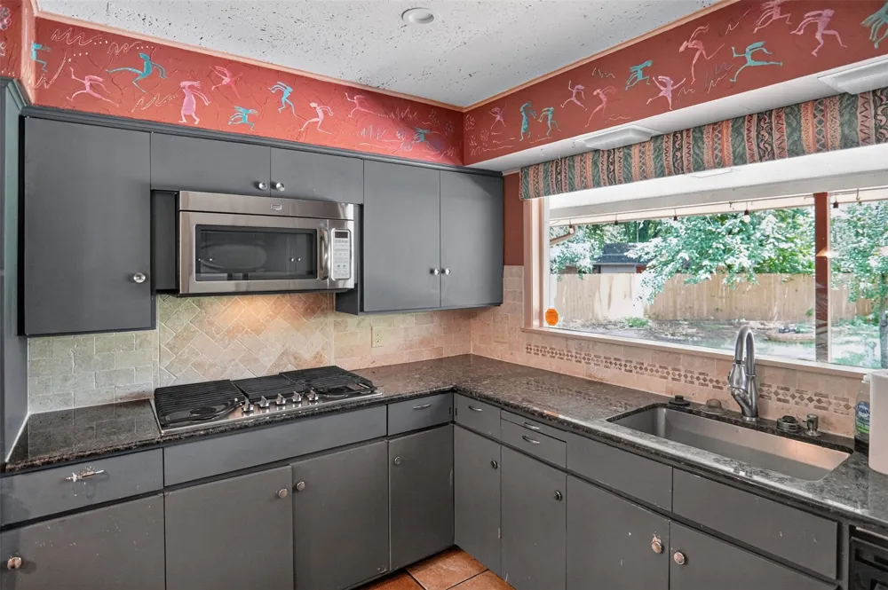 1911 Harrison Avenue Paris, TX 75460