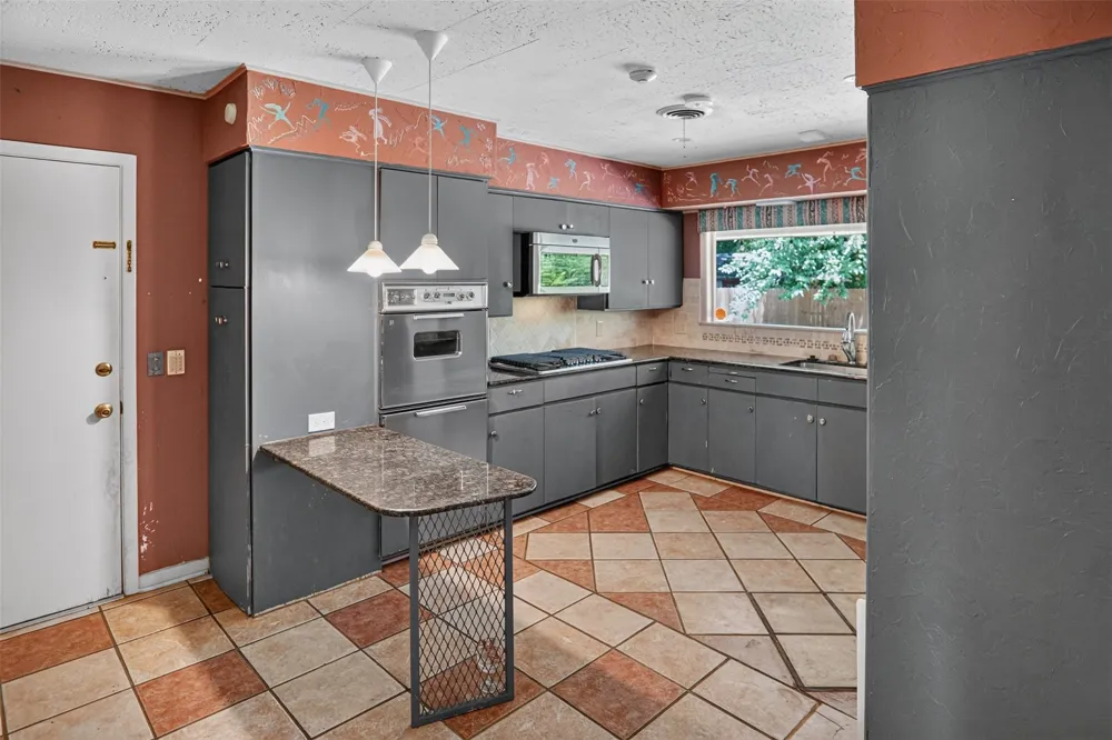 1911 Harrison Avenue Paris, TX 75460