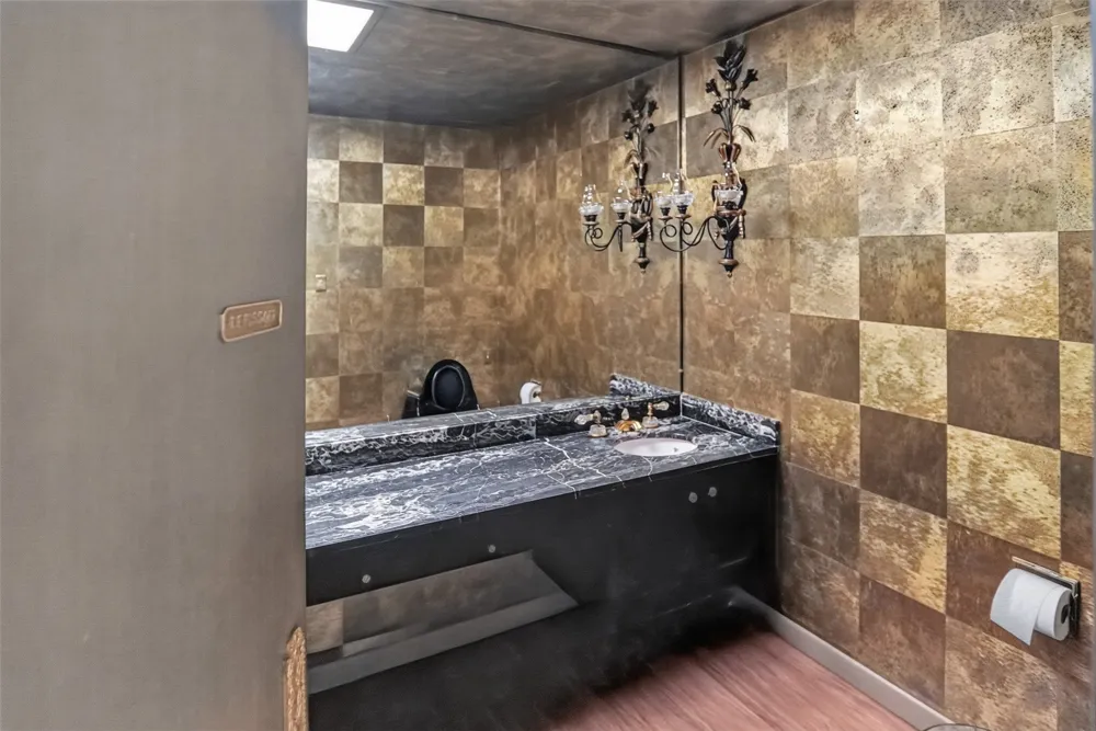 1911 Harrison Avenue Paris, TX 75460