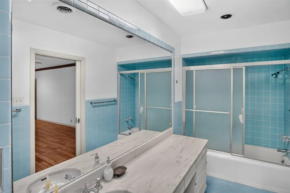 1911 Harrison Avenue Paris, TX 75460