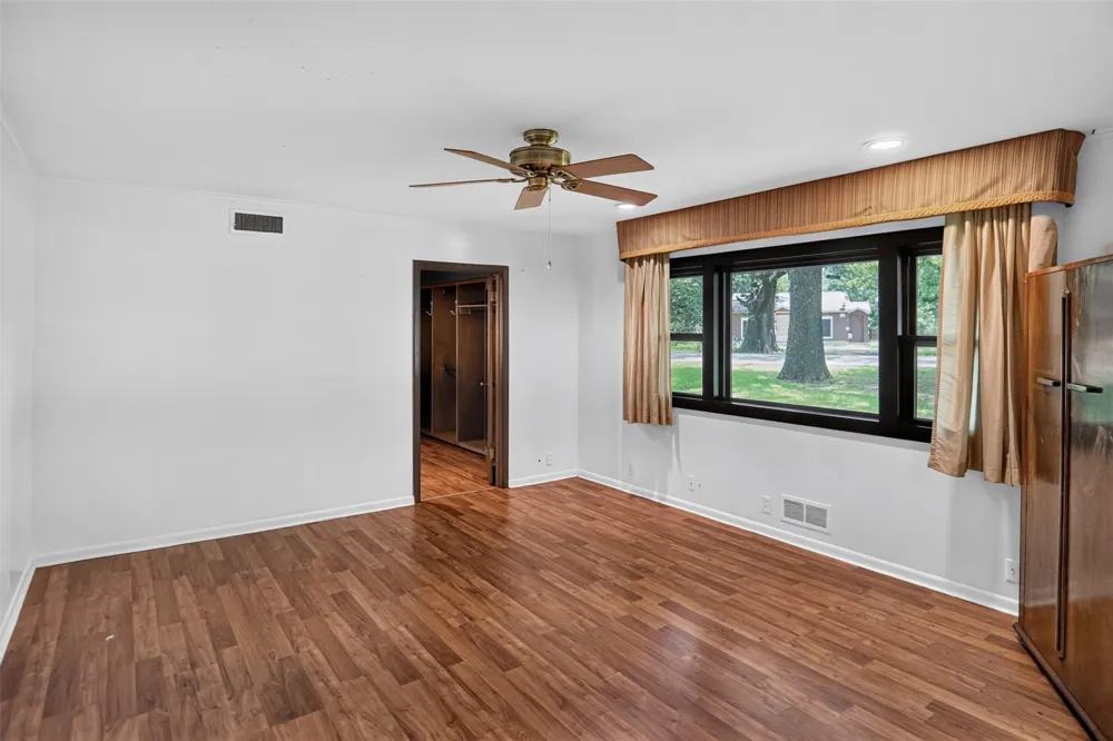 1911 Harrison Avenue Paris, TX 75460