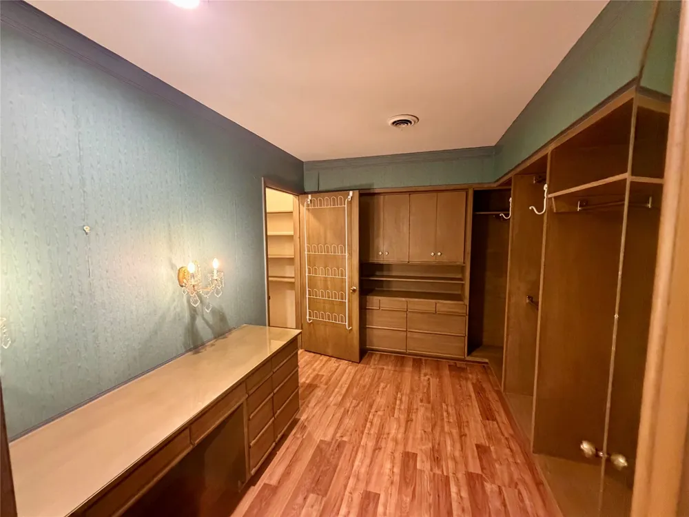 1911 Harrison Avenue Paris, TX 75460