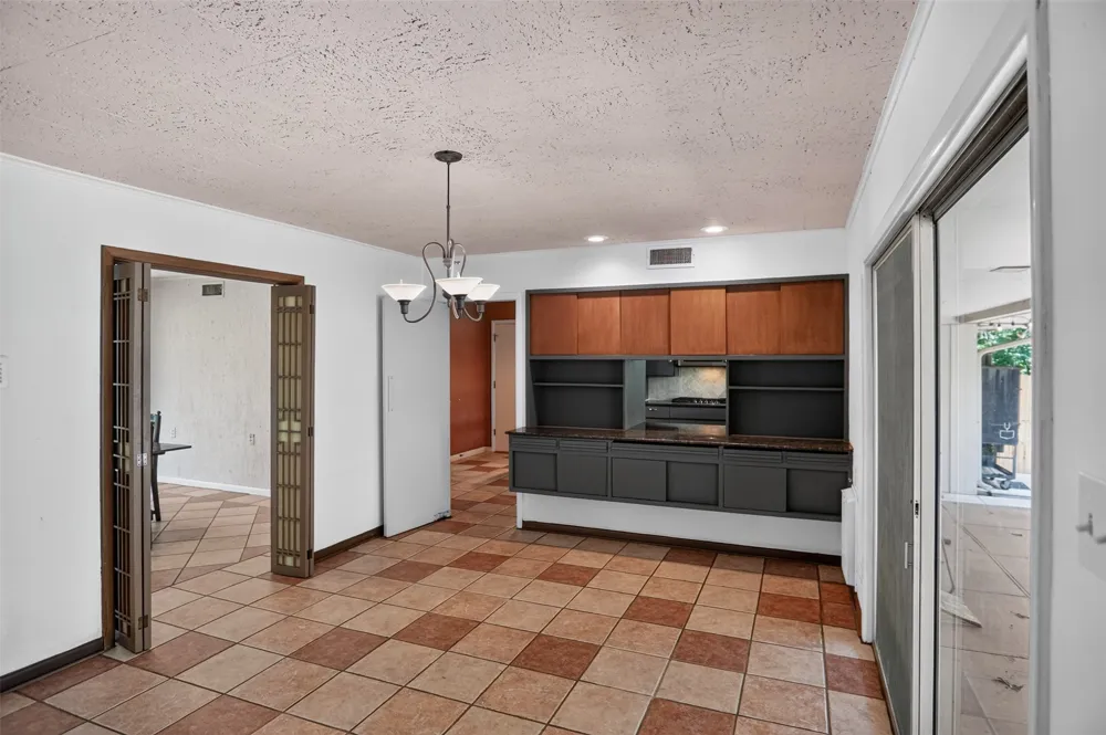 1911 Harrison Avenue Paris, TX 75460