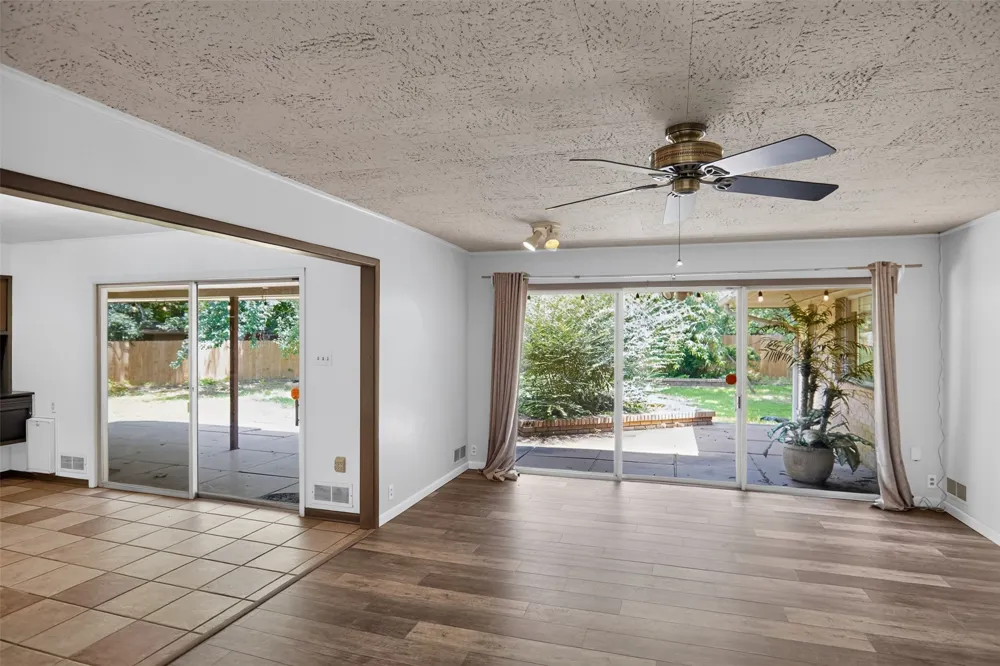 1911 Harrison Avenue Paris, TX 75460