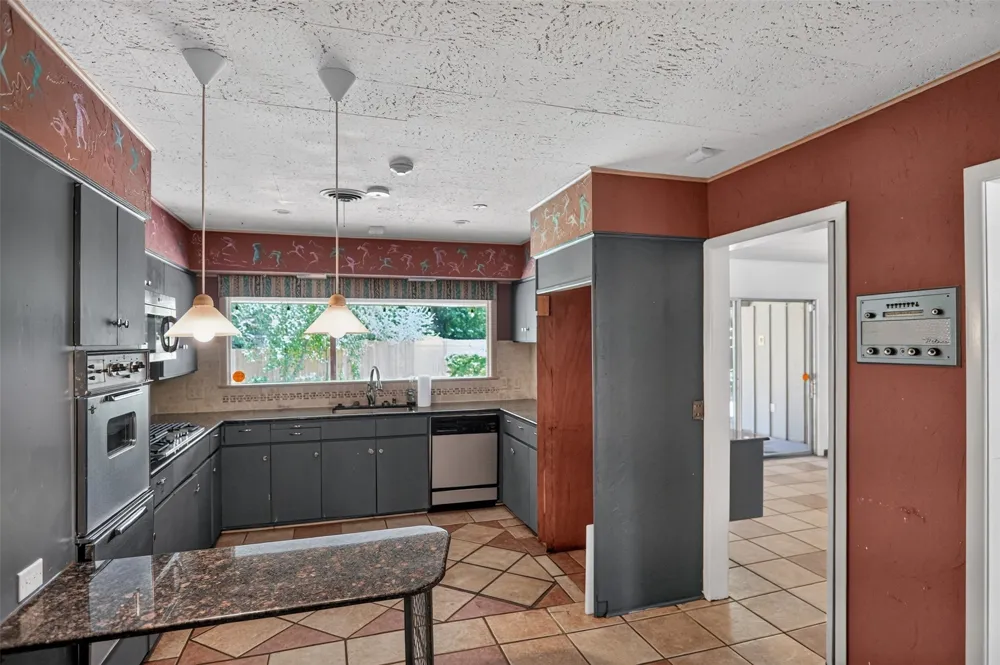 1911 Harrison Avenue Paris, TX 75460