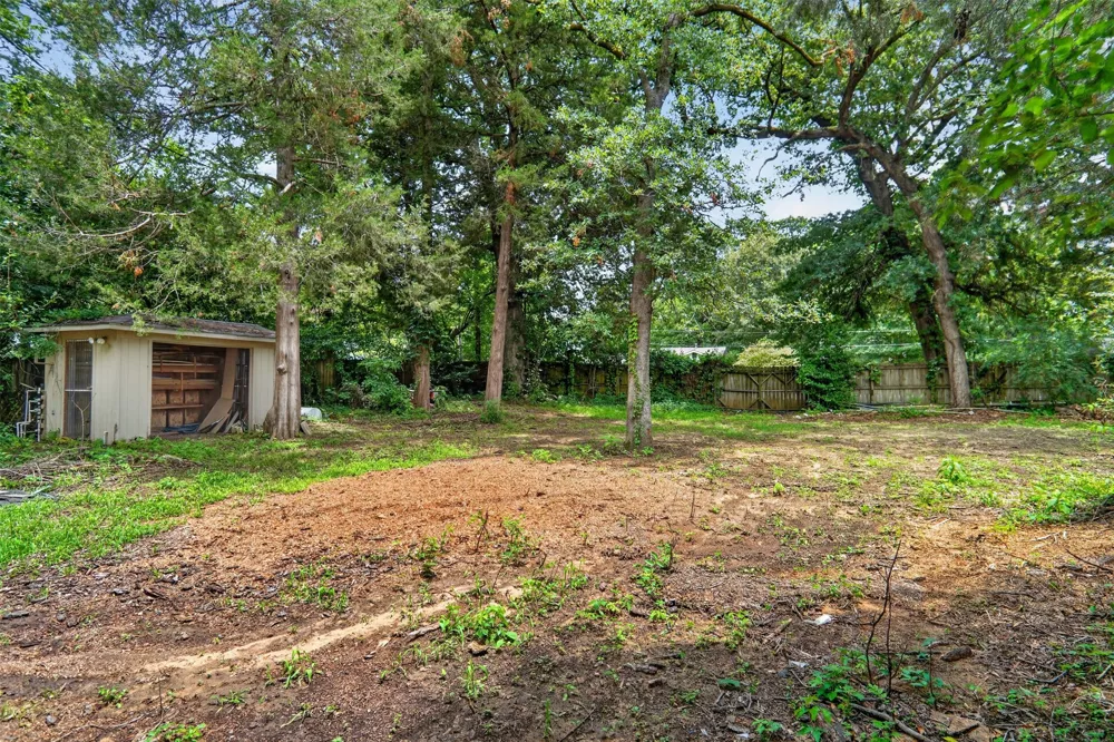 1911 Harrison Avenue Paris, TX 75460