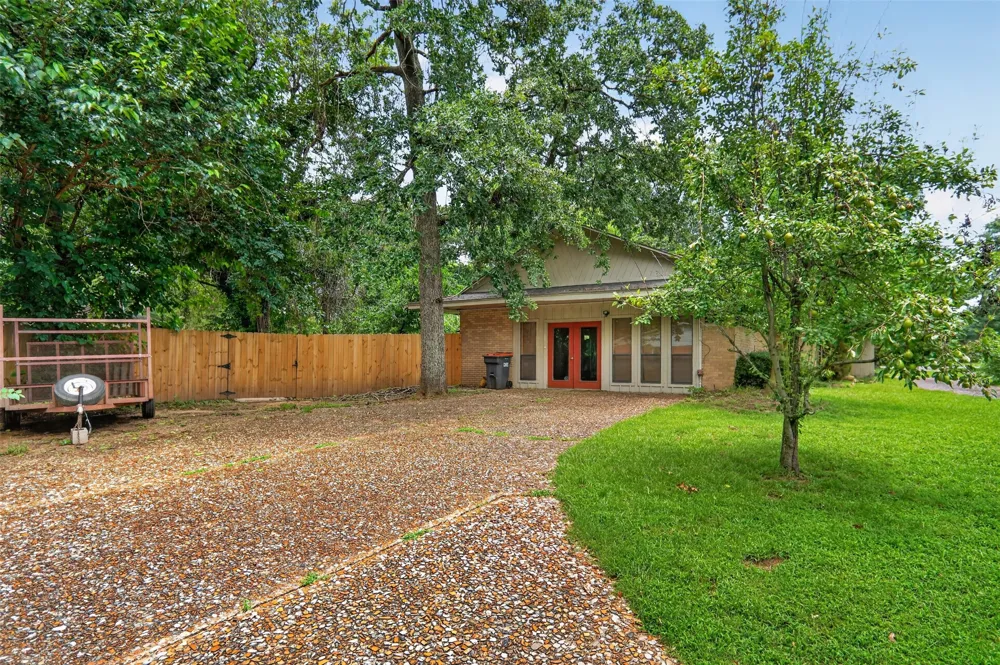 1911 Harrison Avenue Paris, TX 75460