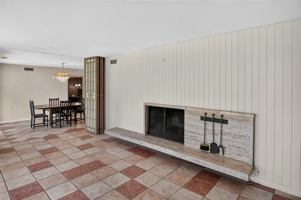 1911 Harrison Avenue Paris, TX 75460