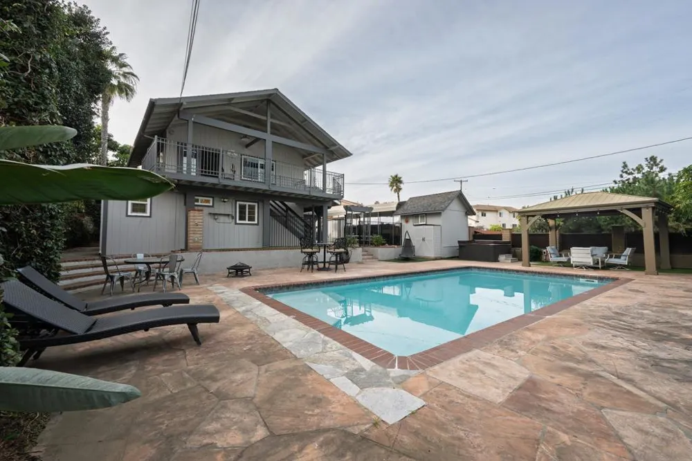 444 Avalon Dr. Vista, CA 92084