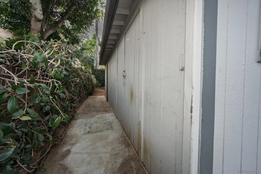 444 Avalon Dr. Vista, CA 92084