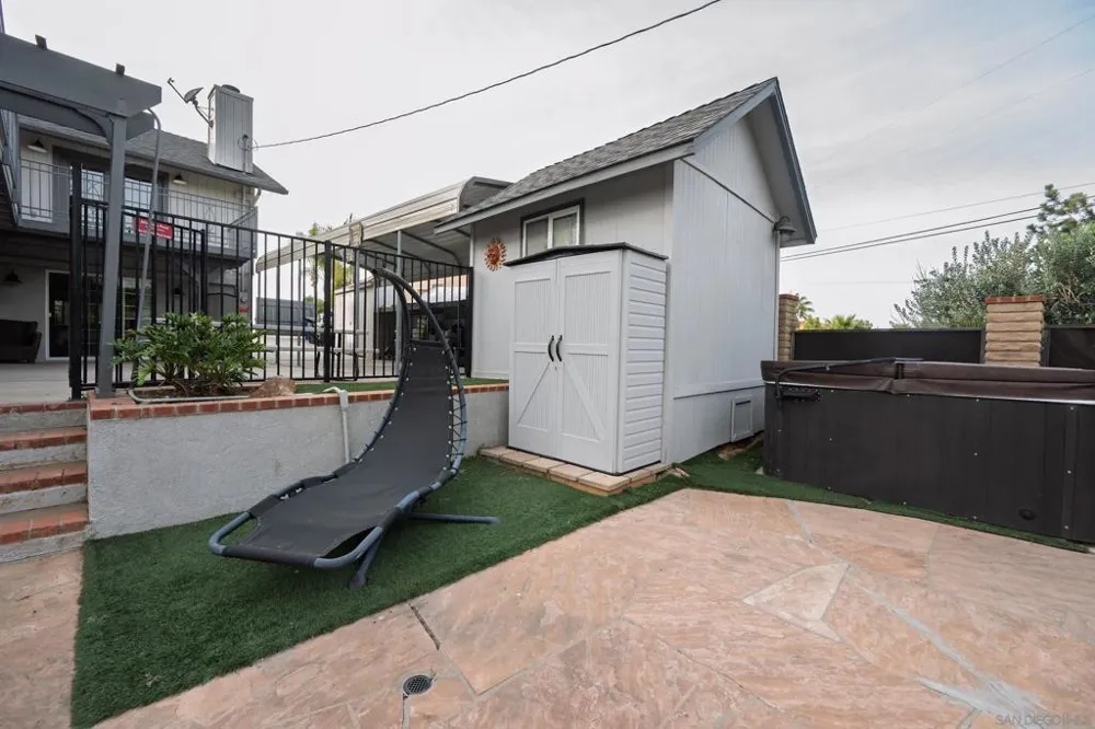 444 Avalon Dr. Vista, CA 92084