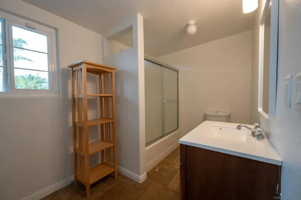 444 Avalon Dr. Vista, CA 92084