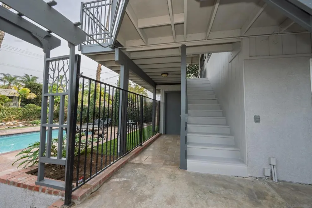 444 Avalon Dr. Vista, CA 92084