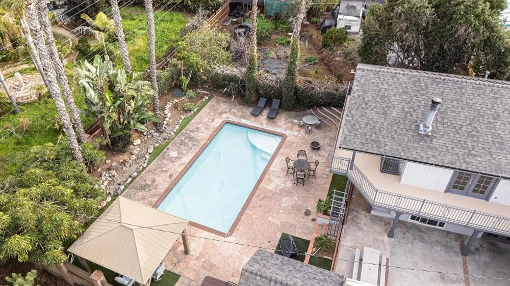 444 Avalon Dr. Vista, CA 92084