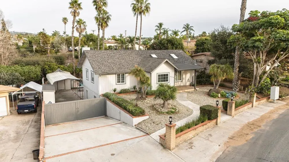 444 Avalon Dr. Vista, CA 92084