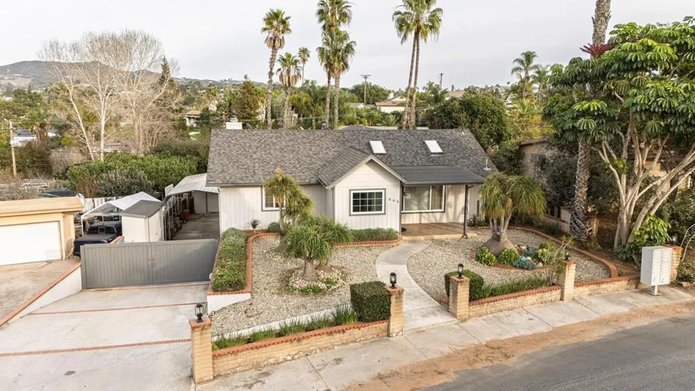 444 Avalon Dr. Vista, CA 92084