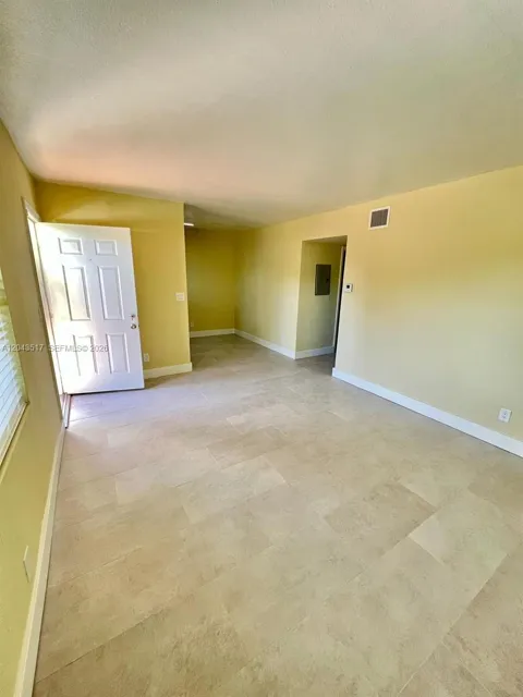 2301 NE 6th Ave #204