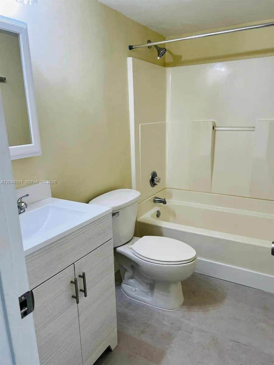 2301 NE 6th Ave #204 Wilton Manors, FL 33305