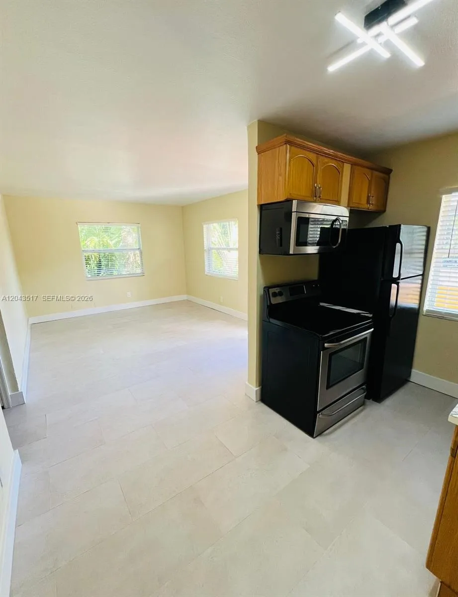 2301 NE 6th Ave #204 Wilton Manors, FL 33305