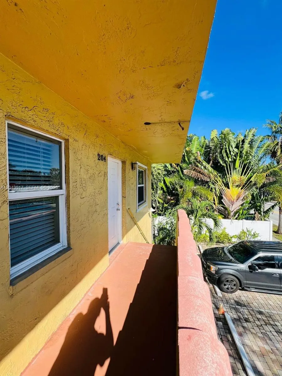 2301 NE 6th Ave #204 Wilton Manors, FL 33305