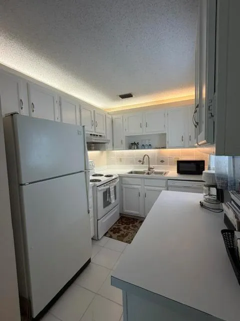 16 Vista Palm Lane #105 Vero Beach, FL 32962