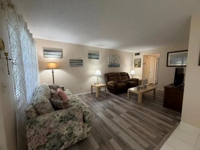 16 Vista Palm Lane #105 Vero Beach, FL 32962