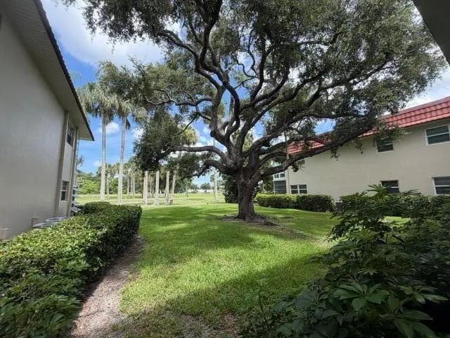 16 Vista Palm Lane #105 Vero Beach, FL 32962