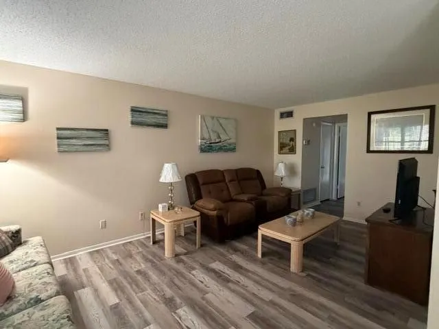 16 Vista Palm Lane #105 Vero Beach, FL 32962
