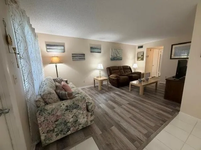 16 Vista Palm Lane #105 Vero Beach, FL 32962