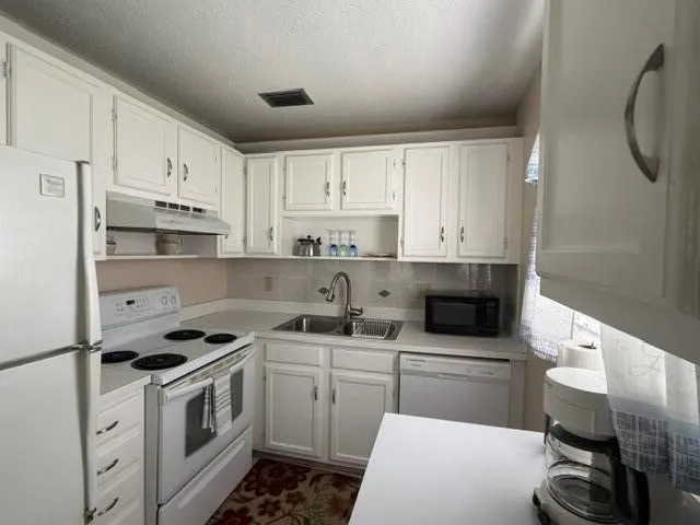 16 Vista Palm Lane #105 Vero Beach, FL 32962